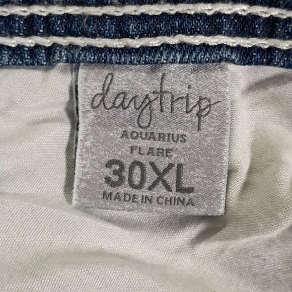 NEW NWT Daytrip Aquarius Flare Jean Women 32x37, Tag 30 XL Contrast Stitch Blue - Picture 15 of 16